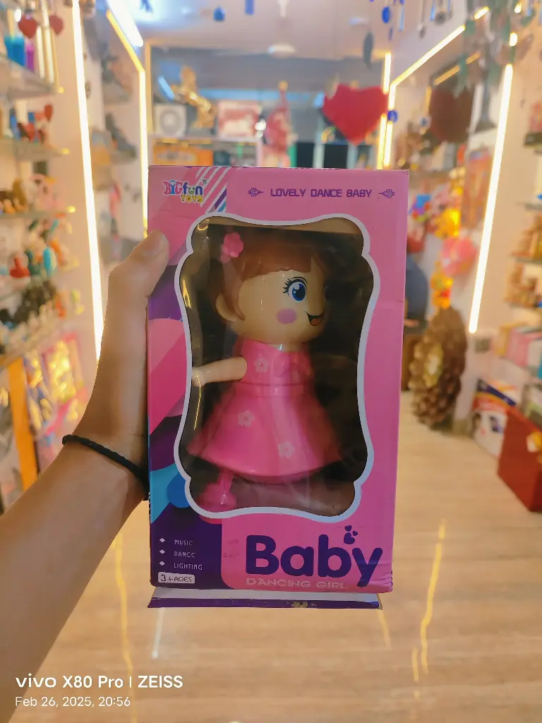 Baby dacning girl